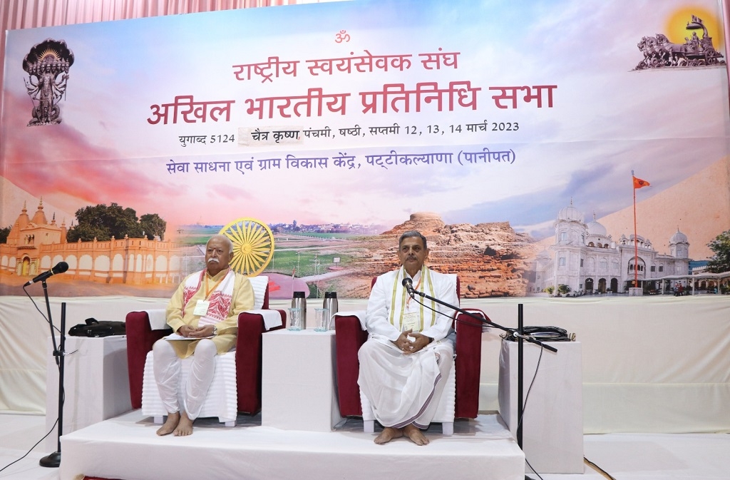 Dr. Mohan ji Bhagwat and Sarkaryavah Dattatreya Hosabale ji